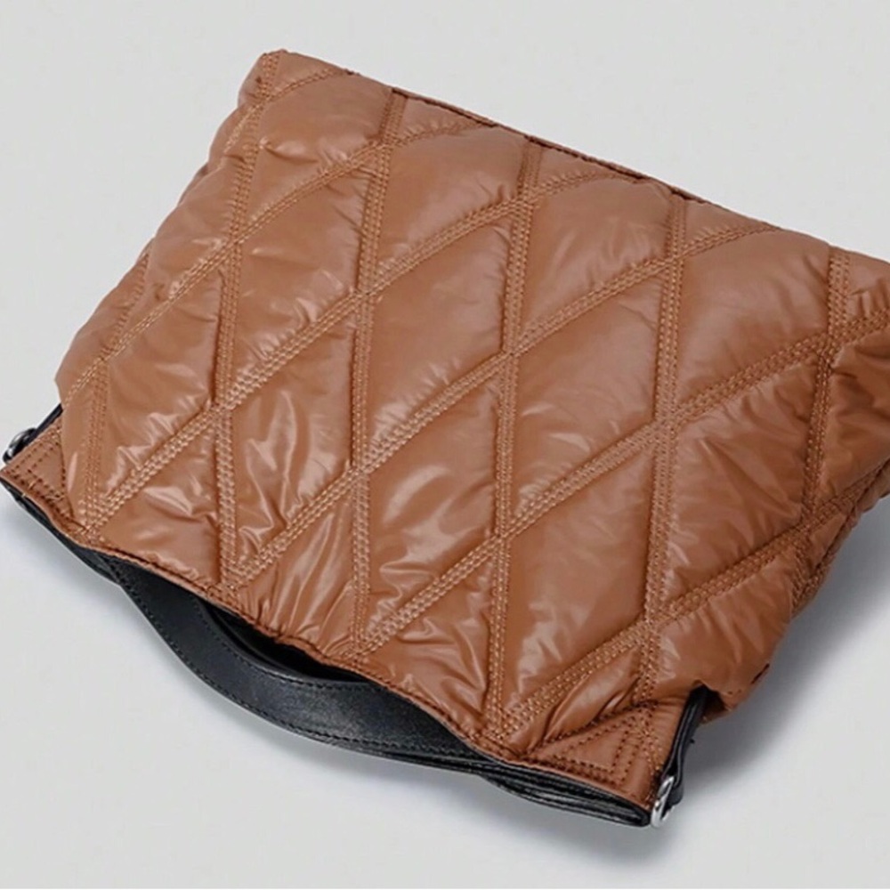 NEW-Women’s Large Capacity Tote. - Picture 5 of 5